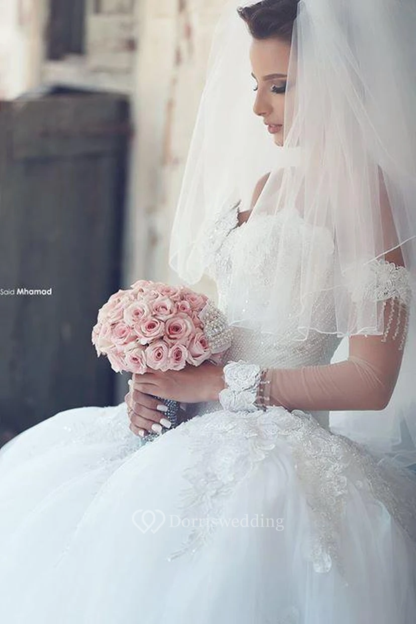 Delicate Off-the-shoulder Tulle Wedding Dress Lace Appliques Ball Gown view 4
