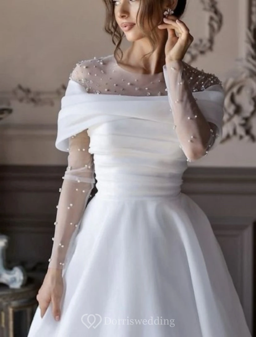 Robe de bal à épaules dénudées avec manches illusion ornées de perles view 4