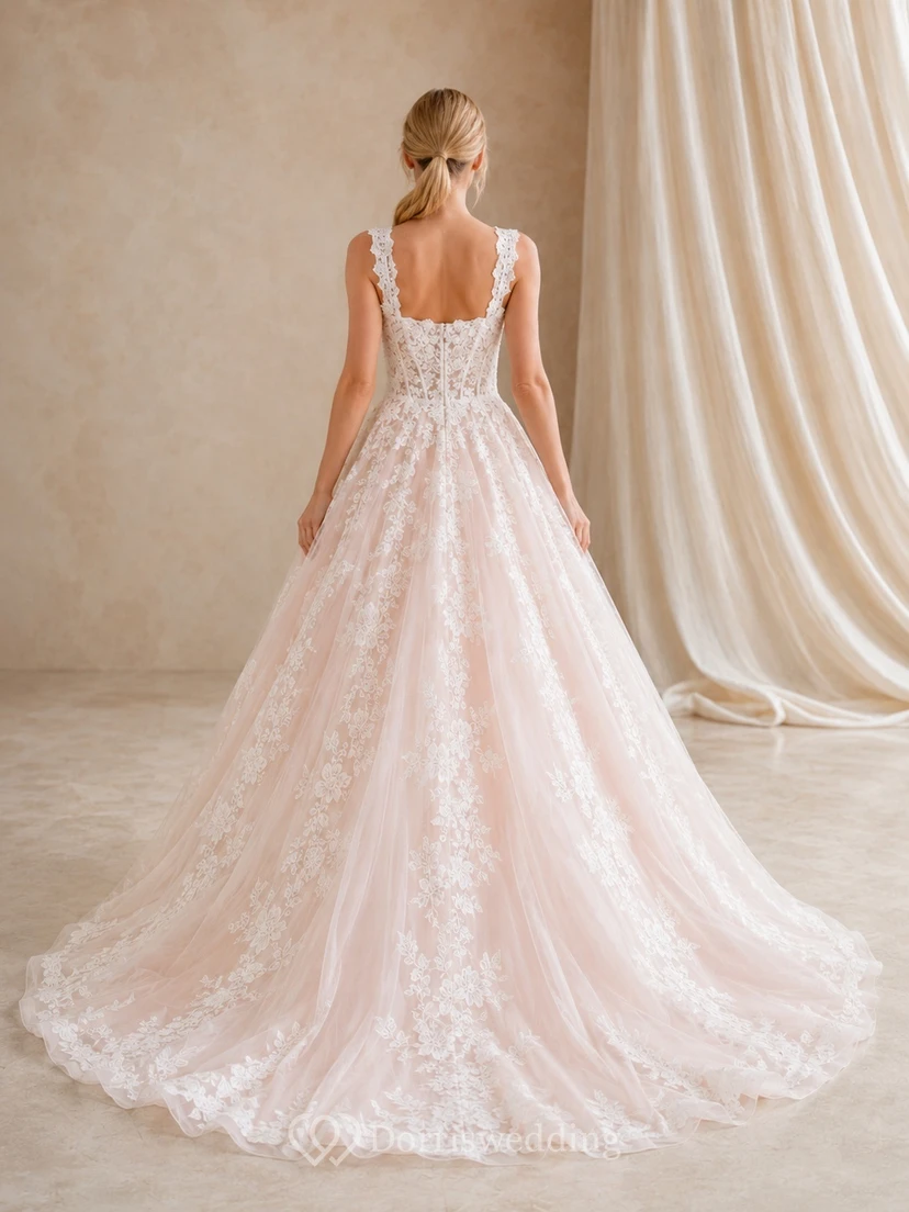 Romantisches Brautkleid in zartem Rosa mit eckigem Ausschnitt, ärmellos, aus Spitze und Schleppe view 2