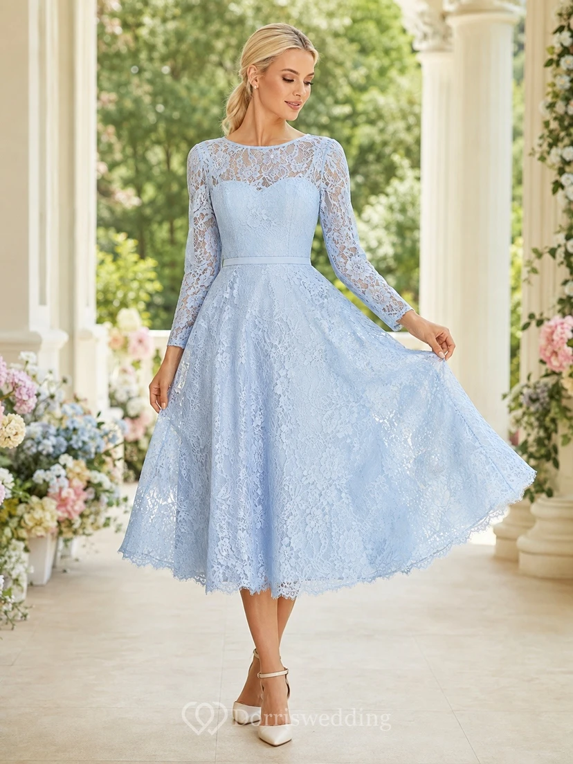 Himmelblaues, hochgeschlossenes, langärmeliges Spitzenkleid in Teelänge, A-Linie