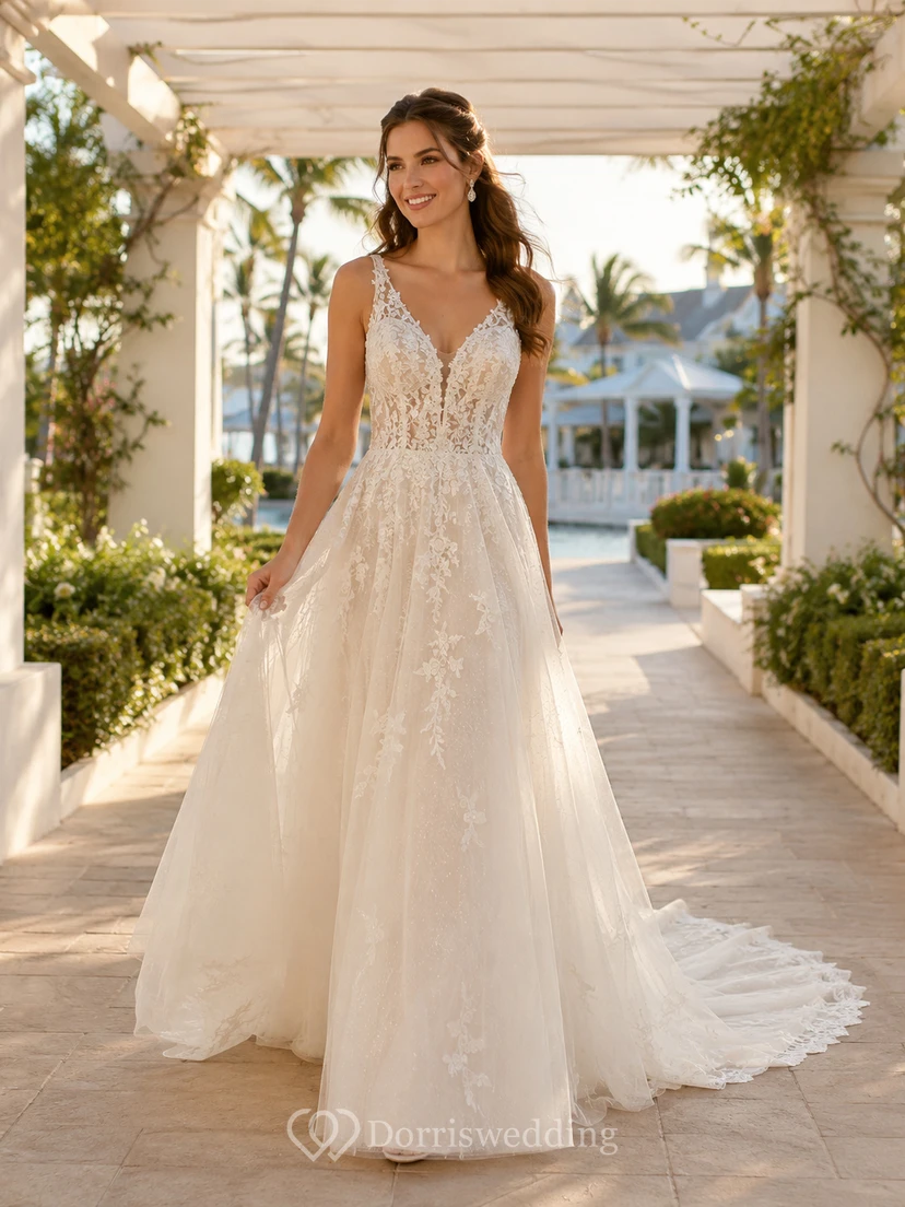 Robe de mariée Garden Destination à bretelles en dentelle et tulle, coupe trapèze, traîne chapelle, style A, coupe A, bretelles en V profond, style A ... chapelle