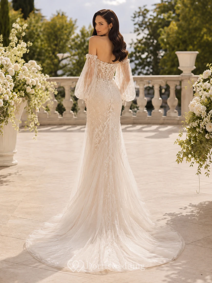 Robe de mariée sirène en dentelle diaphane, épaules dénudées, manches gigot, traîne chapelle, applications florales, style bal view 2