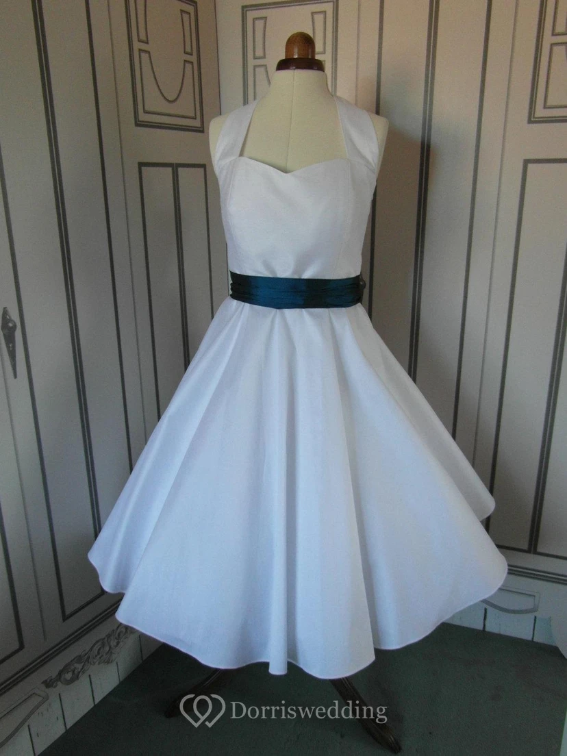 Vestido de tafetán de corte A sin mangas hasta la rodilla con fajín de lazo de satén. view 2