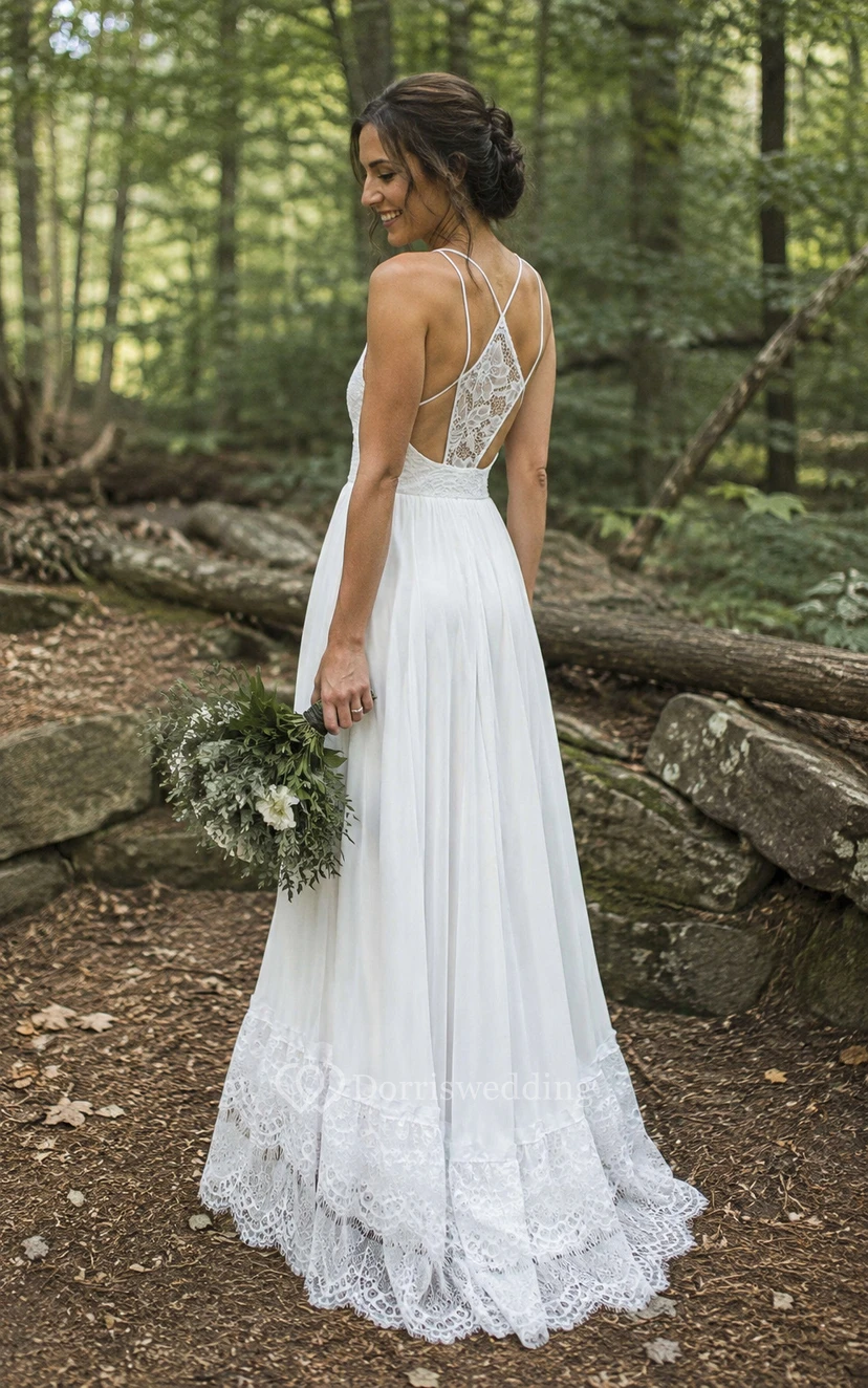 Robe de mariée blanche à fines bretelles en dentelle et tulle, coupe trapèze view 9