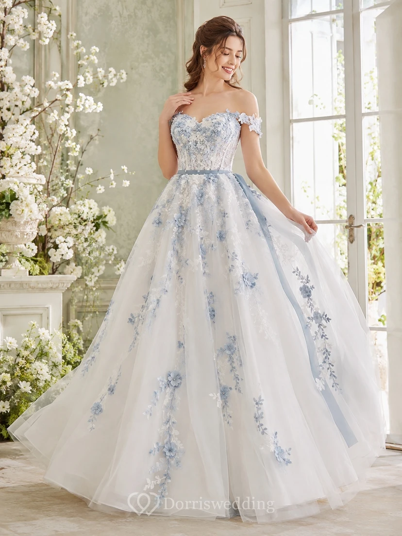 Romantisches Brautkleid aus Tüll in A-Linie mit schulterfreiem Schnitt, Blütenblattärmeln und Nebelblau-Sprays