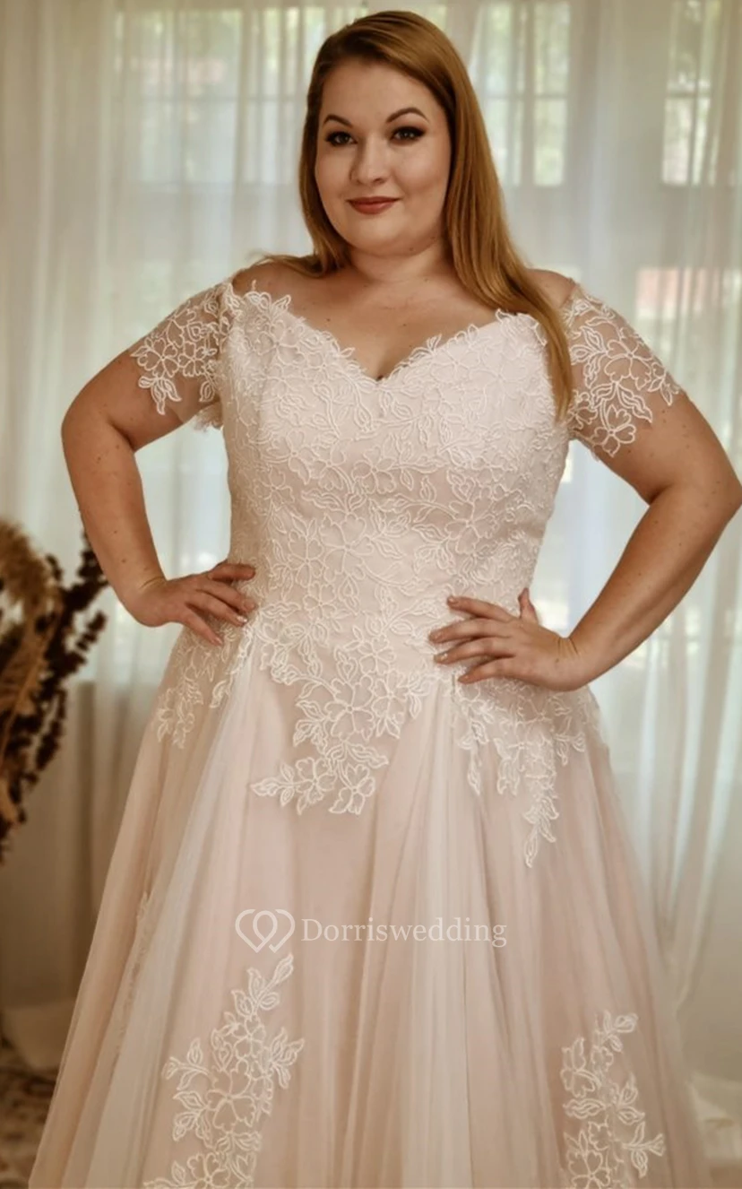 Bezauberndes A-Linien-Brautkleid aus Tüll in großen Größen mit Applikationen view 4