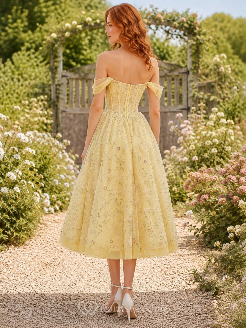 Robe romantique de jardin en dentelle florale à motifs de jonquilles, épaules dénudées, coupe trapèze, longueur thé. view 2