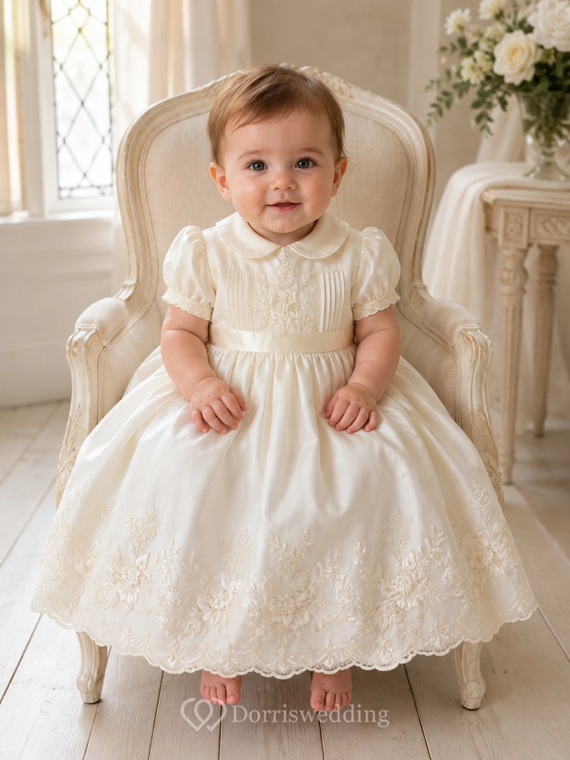 Robe de baptême vintage pour bébé, coupe trapèze, manches bouffantes, longueur thé, brodée à la main