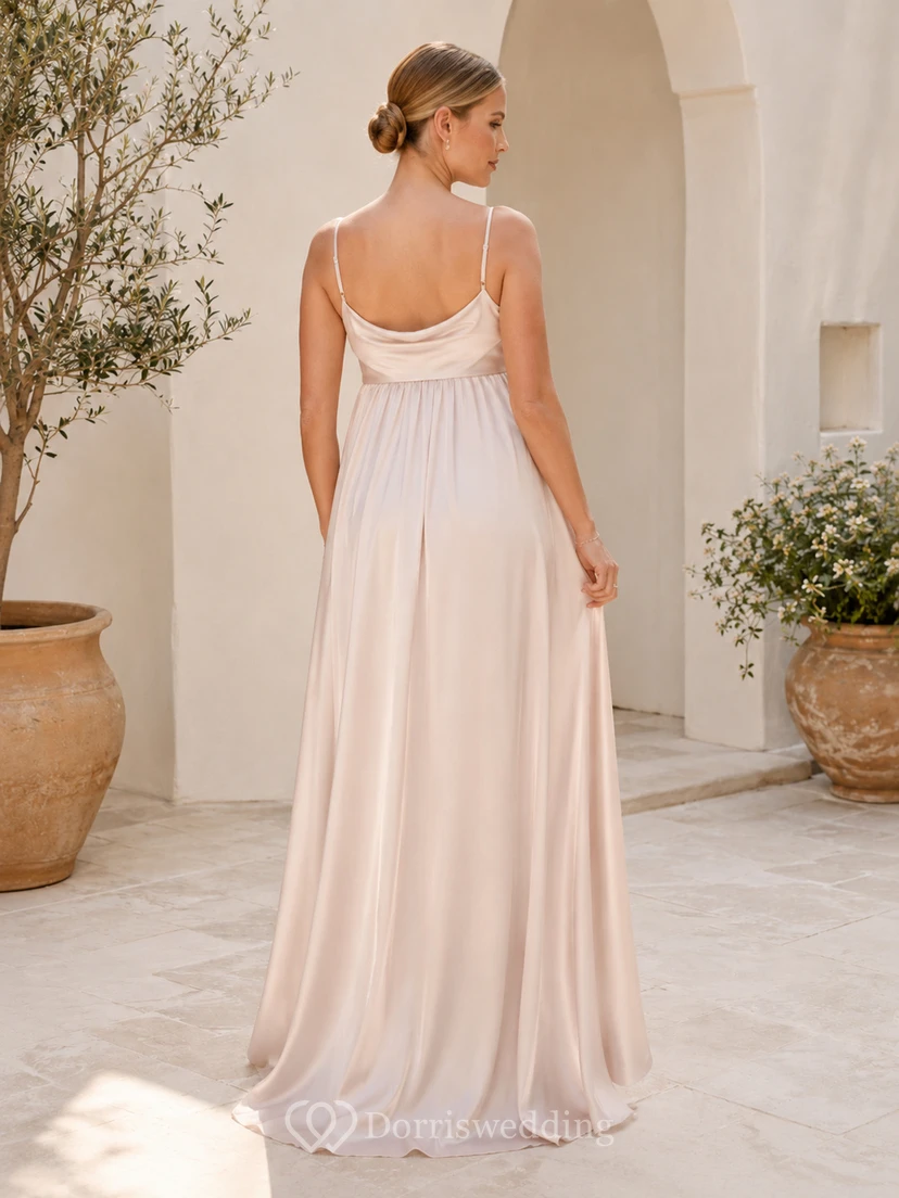 Robe de mariée fourreau en satin, longueur au sol, col bénitier et fines bretelles, style minimaliste été. view 2