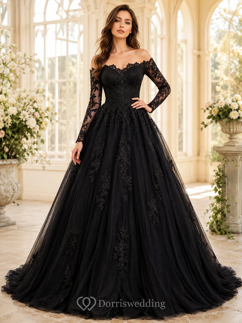 Vestido de noche largo de encaje floral negro con escote corazón, hombros descubiertos y cola de corte princesa.
