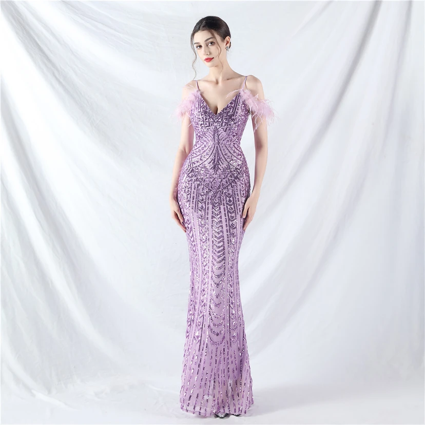 Robe de soirée haut de gamme ornée de perles florales et de plumes d'autruche. view 30