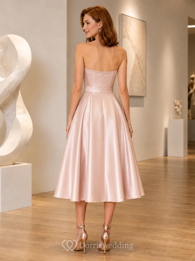 robe de cocktail bustier en satin rose poudré, coupe trapèze, taille nouée view 2