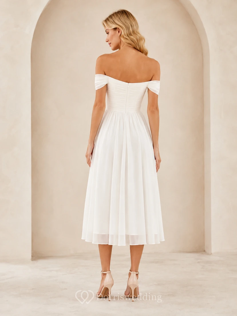 Robe de mariée civile simple, minimaliste, épaules dénudées, décolleté cœur, manches courtes, en mousseline, coupe trapèze, longueur thé view 2