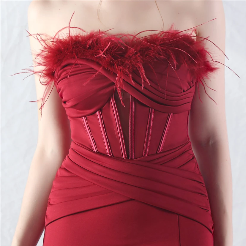 Fischgrätmusterweste, tailliertes Satinkleid mit Faltenwurf, handgefertigtes High-End-Abendkleid mit Straußenfedern view 8