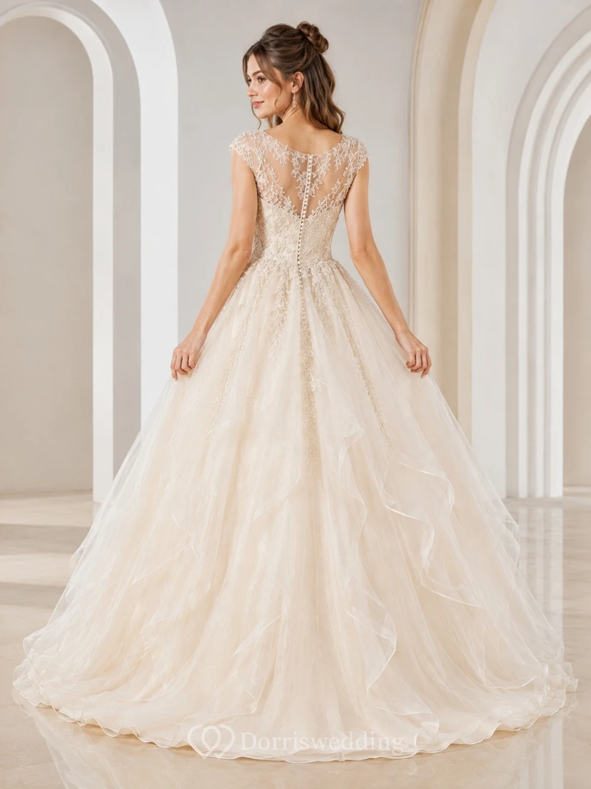 Elegante vestido de novia de tul con escote corazón y encaje, estilo princesa. view 2