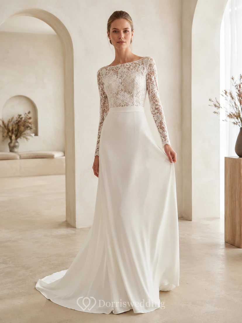 Robe de mariée en satin poli et dentelle, col carré, manches longues, coupe trapèze, traîne, dos illusion, col carré et manches courtes.