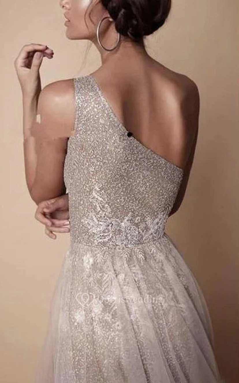 Robe de soirée asymétrique grise sans manches en tulle fendue sur le devant et ornée de perles view 2