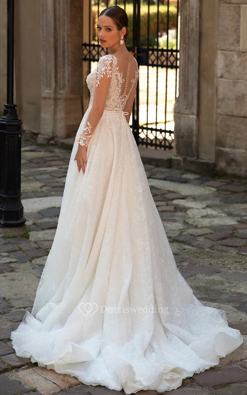 Robe de mariée en tulle coupe trapèze, traîne balayée, fente sur le devant et perles view 2