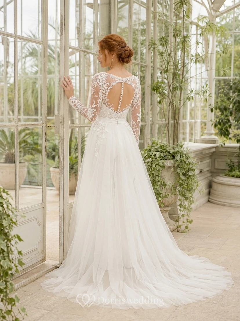Combinaison de mariée ivoire en dentelle à manches longues avec surjupe en tulle view 2