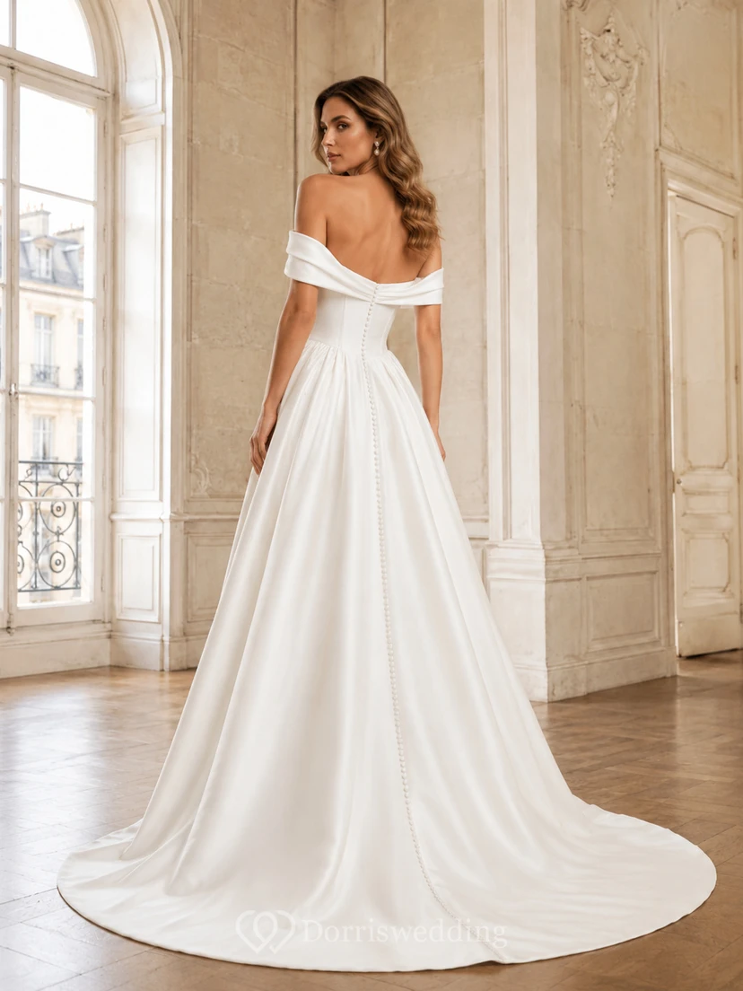 Robe de mariée en satin à épaules dénudées et décolleté cœur, coupe trapèze plissée, traîne courte view 2