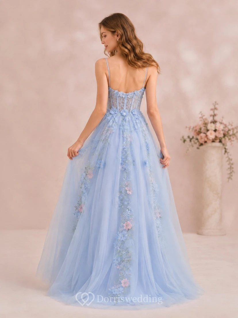 Vestido de gala azul cielo sin tirantes, sin mangas, de tul floral view 2