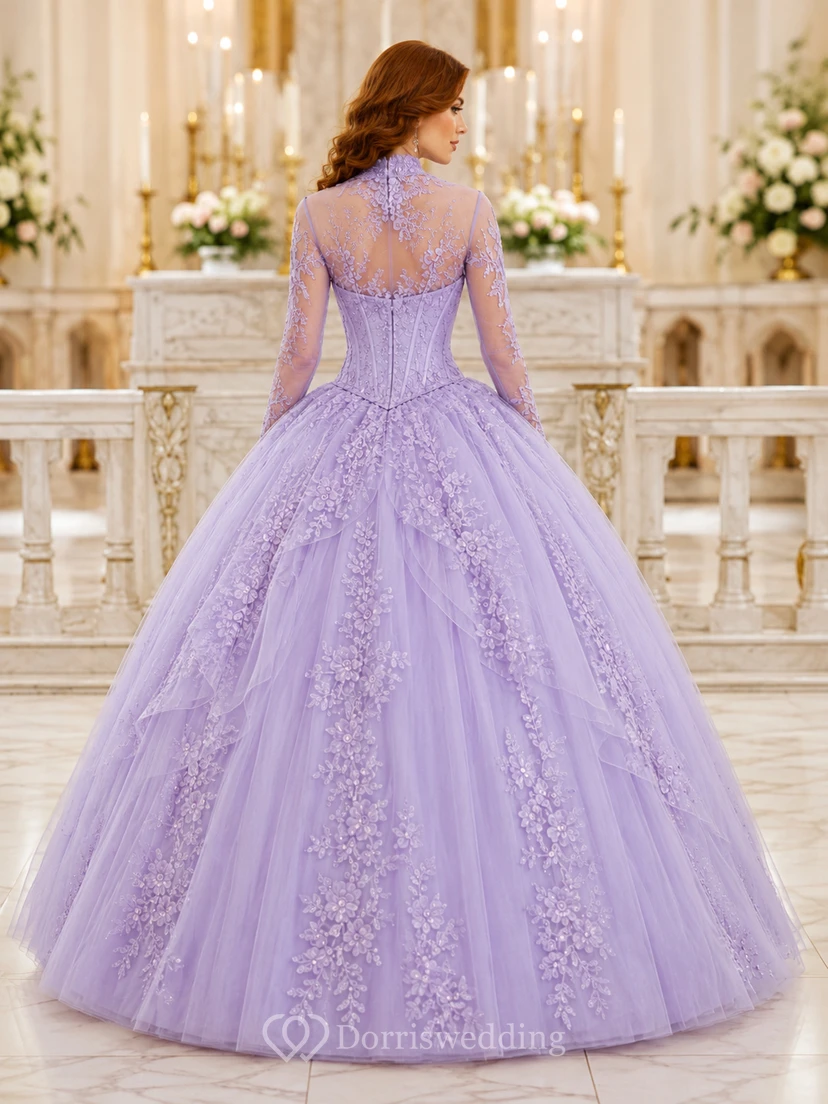 Vestido de princesa de quinceañera con escote corazón, mangas largas ilusión y encaje tonal, ideal para ceremonias en iglesias. view 2