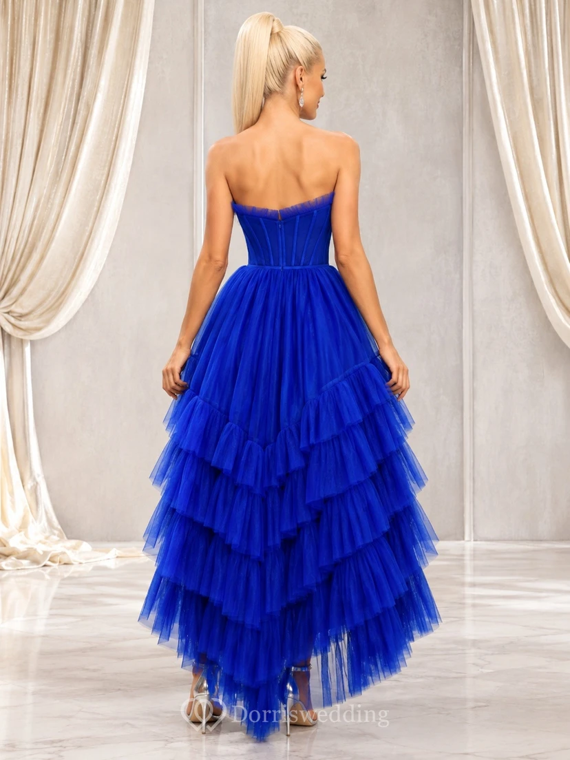 Vestido de fiesta de gala sin tirantes de tul con volantes escalonados de color azul rey view 2