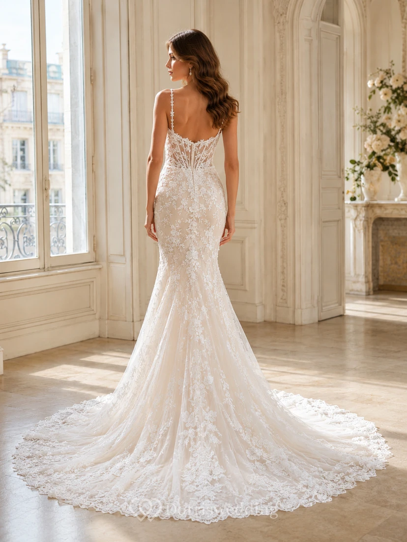 Robe de mariée sirène sans manches à décolleté plongeant en dentelle spectaculaire et traîne chapelle, ornée d'appliqués floraux, style jardin. view 2