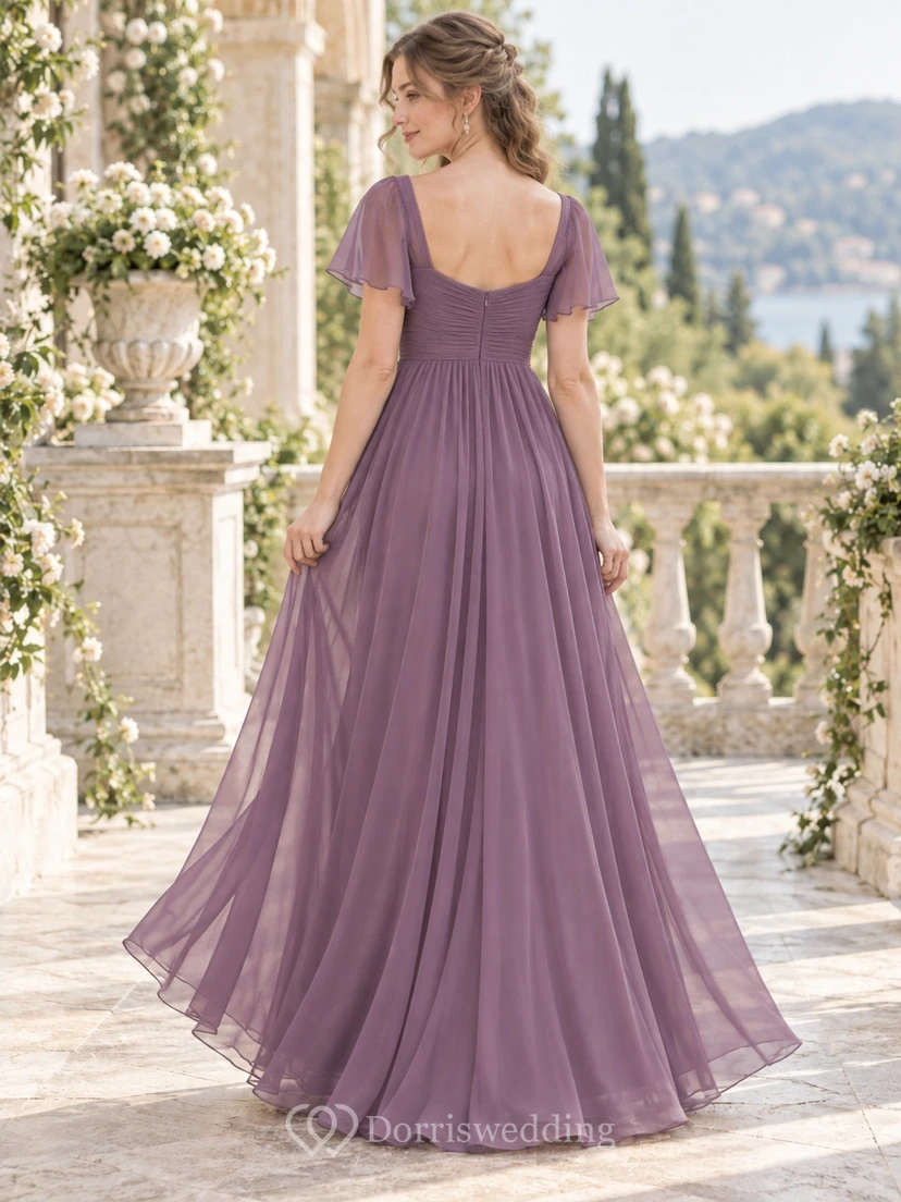 Robe de demoiselle d'honneur Regency mauve à encolure cœur et manches papillon, en mousseline fluide froncée view 2