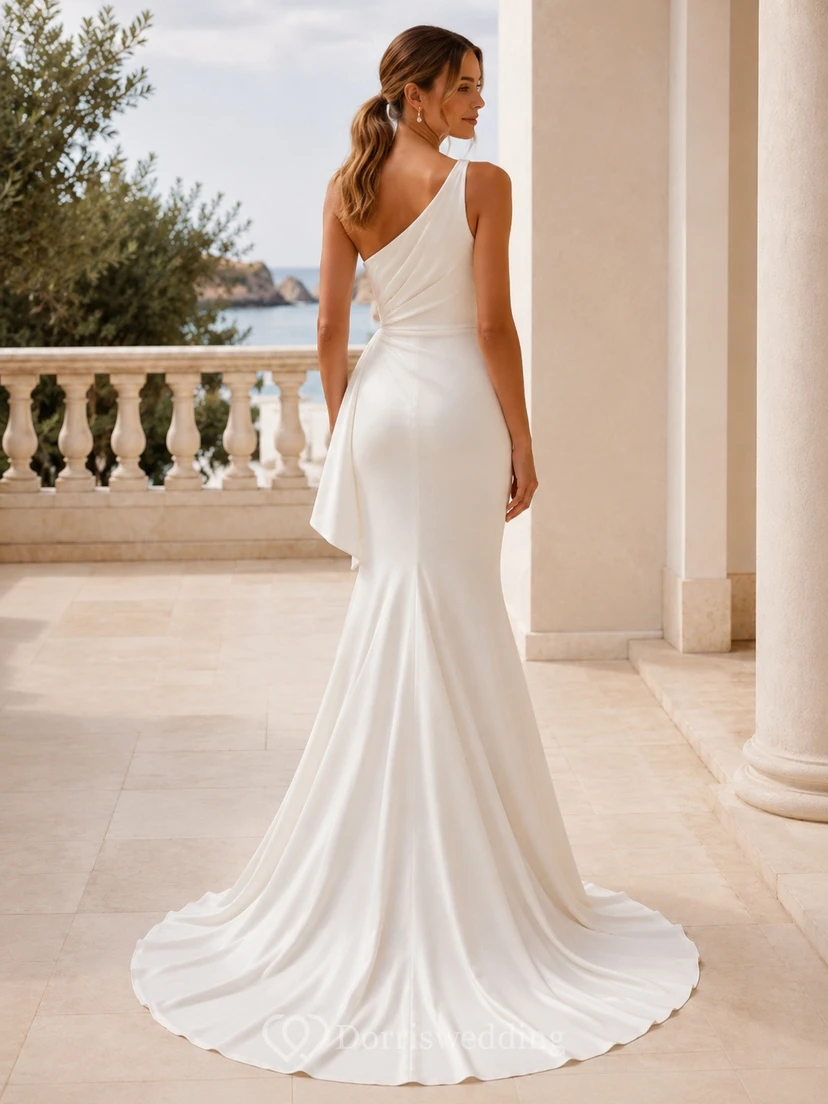 Vestido de novia sencillo, largo hasta el suelo, sin mangas, de corte sirena/trompeta, formal, con un solo hombro. view 2