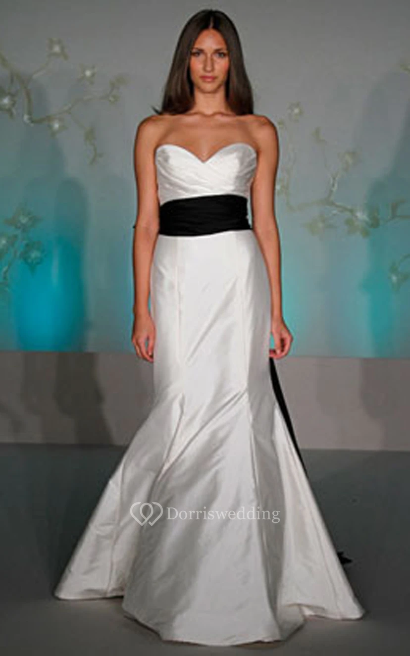 Bezauberndes, gerafftes Taft-Trompetenkleid mit Schleife am Rücken view 2