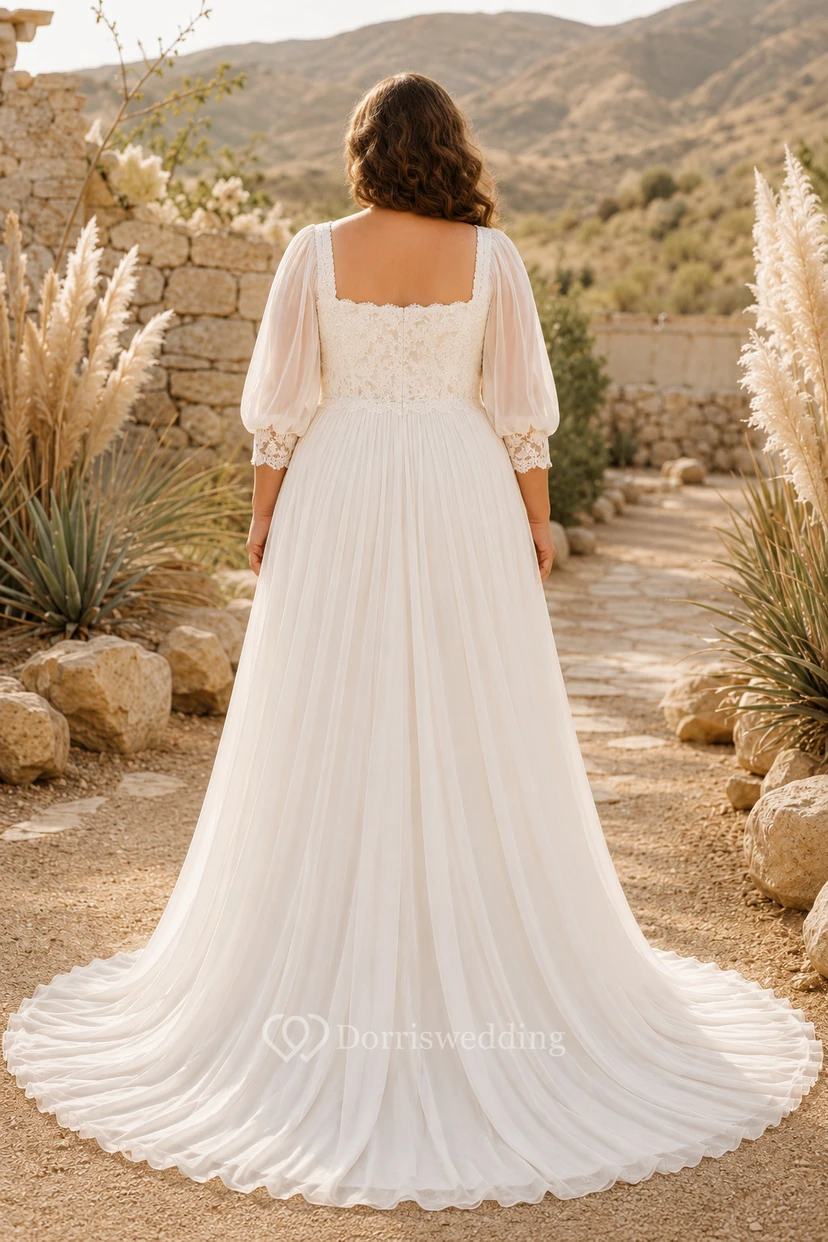 Robe de mariée grande taille à col carré, manches longues et dentelle, coupe trapèze view 2