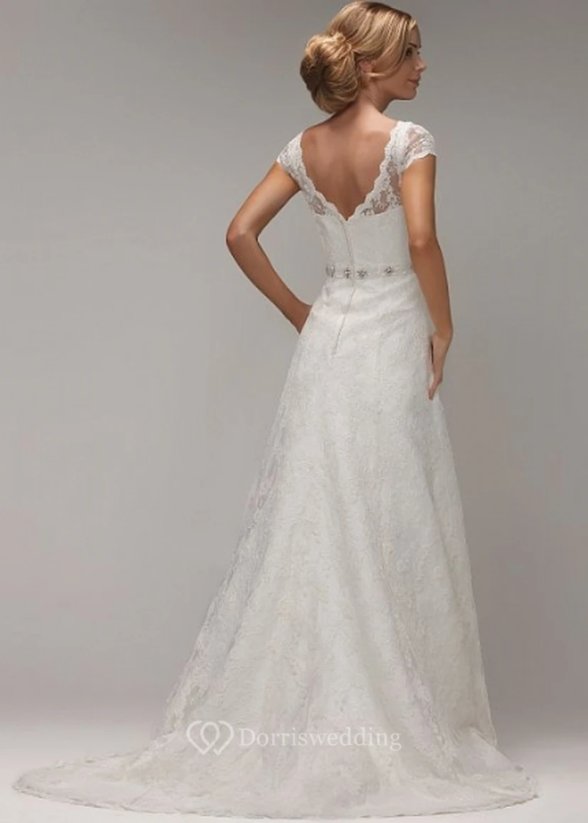 Vestido de novia de corte A con escote en V, mangas cortas, encaje con pedrería, apliques y espalda en V. view 2