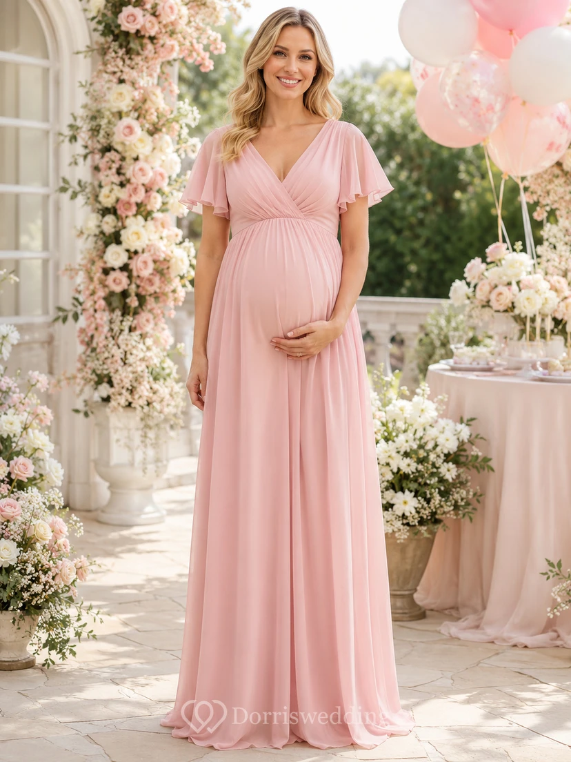 Vestido de jardín largo de gasa de corte imperio con escote en V y mangas con volantes en color rosa rubor para embarazadas.