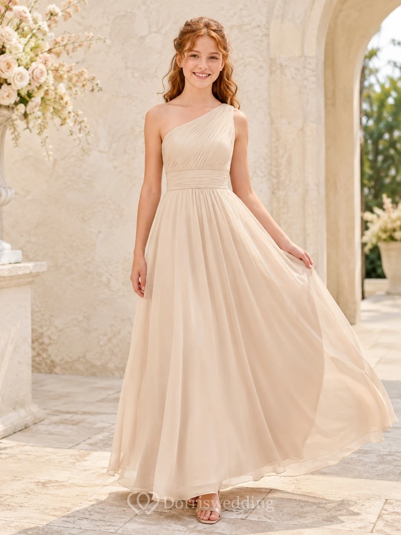 Vestido de dama de honor juvenil color champán, corte en A, un solo hombro, sin mangas, drapeado, moderno.