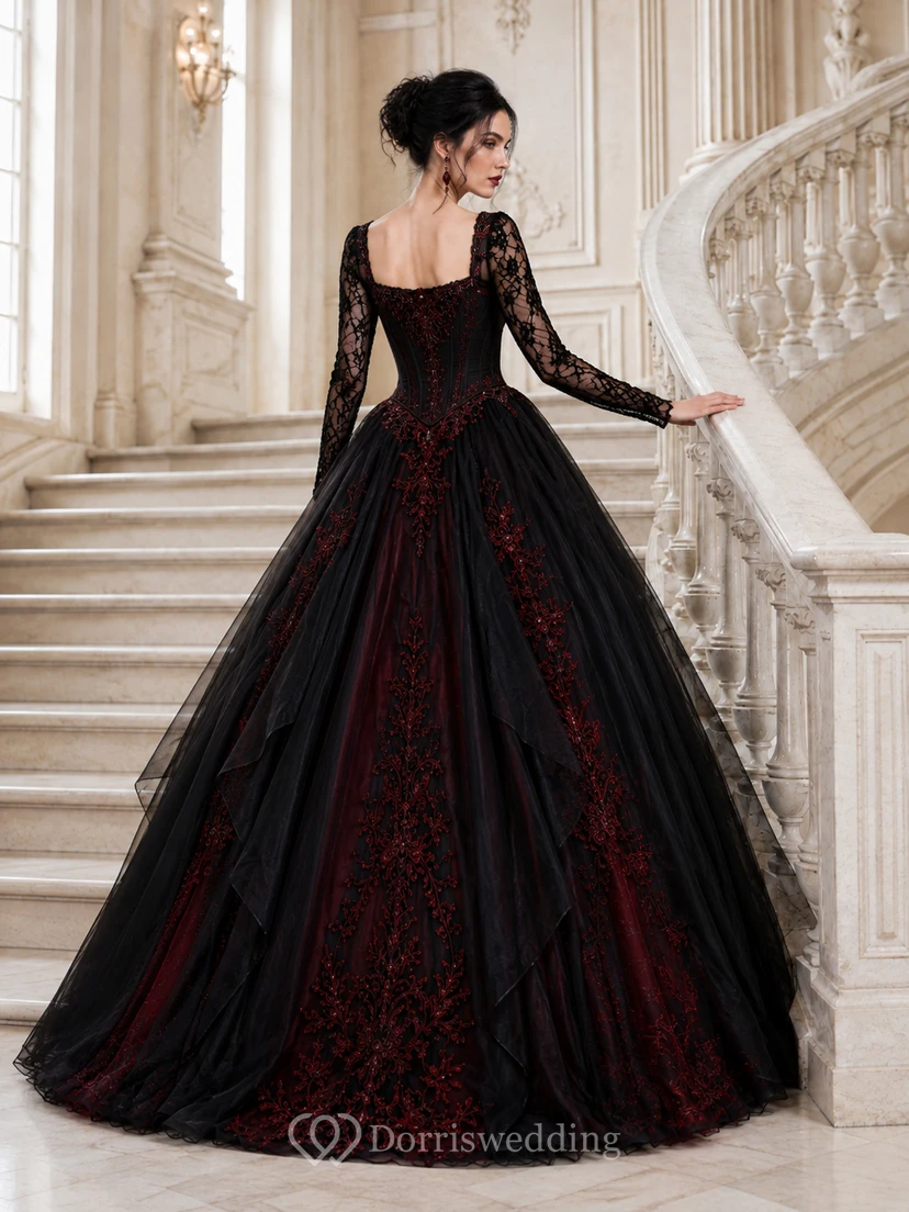 Schwarzes, gotisches, eckiges Ballkleid mit Illusionsausschnitt, langen Ärmeln und gestufter Spitze view 2