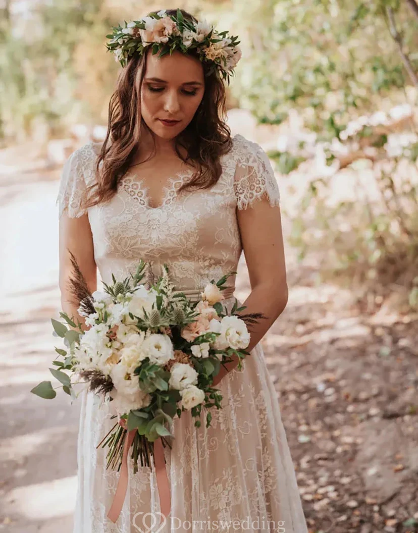 Robe de mariée contemporaine de coupe trapèze avec fente jusqu'à la cuisse view 4