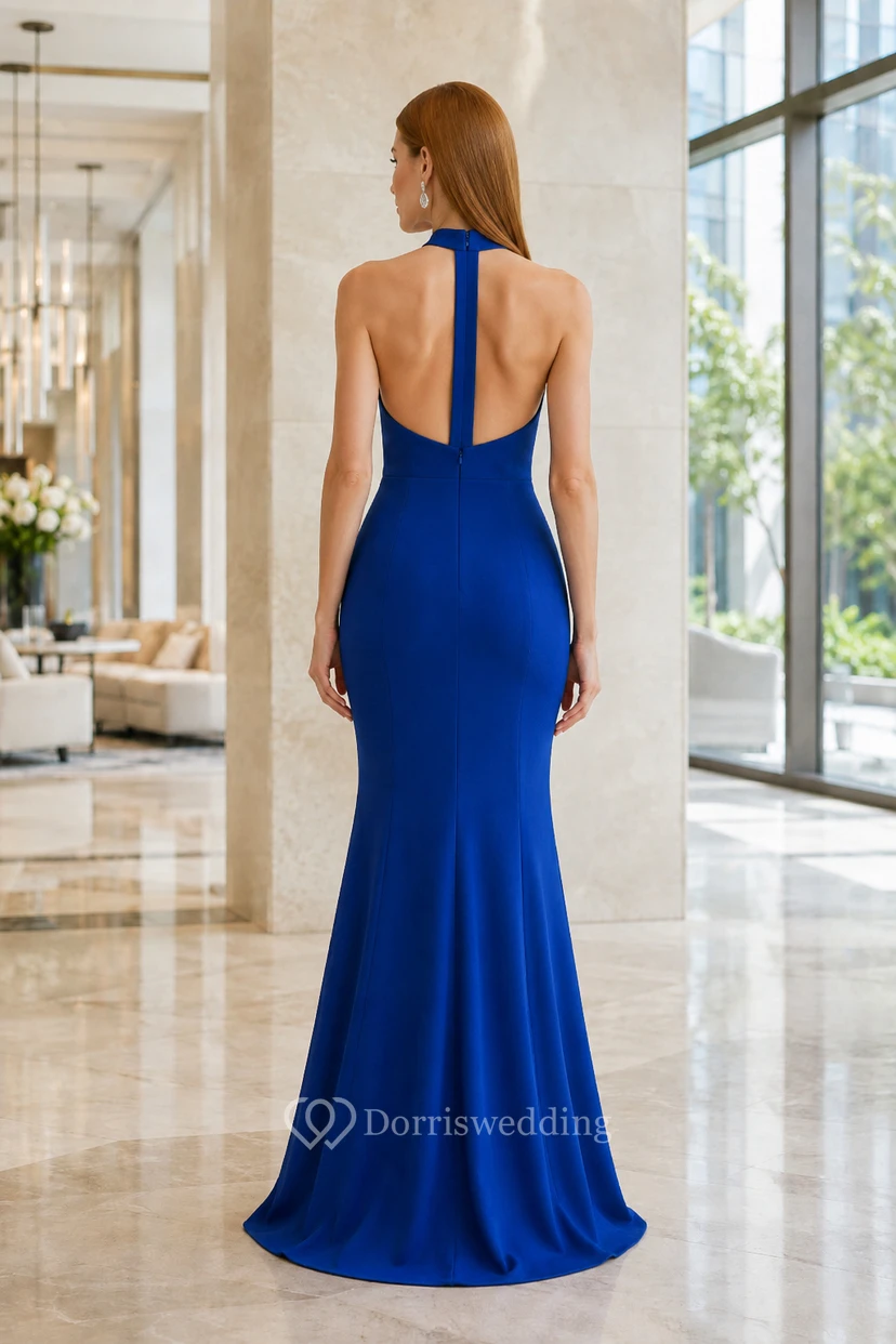 Robe de soirée sirène bleu roi en satin, dos nu, sans manches, longueur au sol view 2