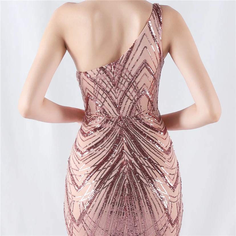 Vestido de noche asimétrico con escote alto y escote alto, adornado con cuentas florales y flores. view 47