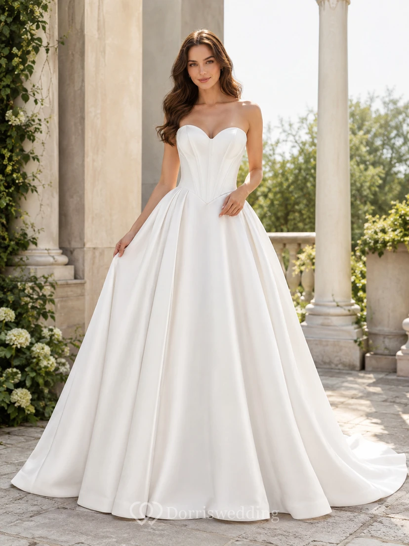 Robe de mariée bustier simple et luxueuse en satin avec corset et traîne chapelle