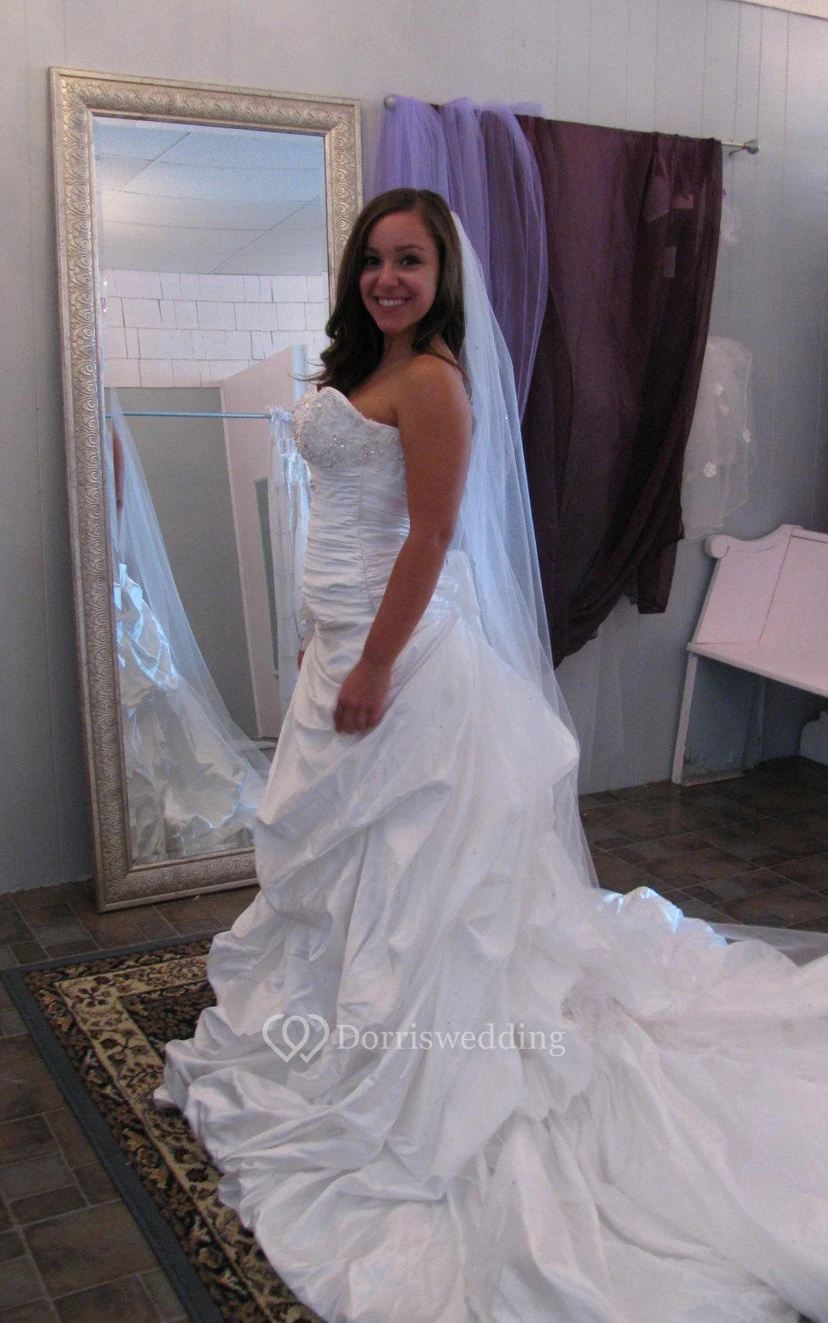 Vestido de tafetán de corte A con escote corazón, fruncidos y flores. view 2