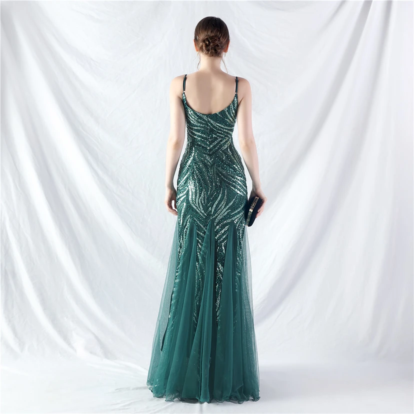 Paillettenbesetztes Abendkleid aus Netzstoff und Trägern view 15