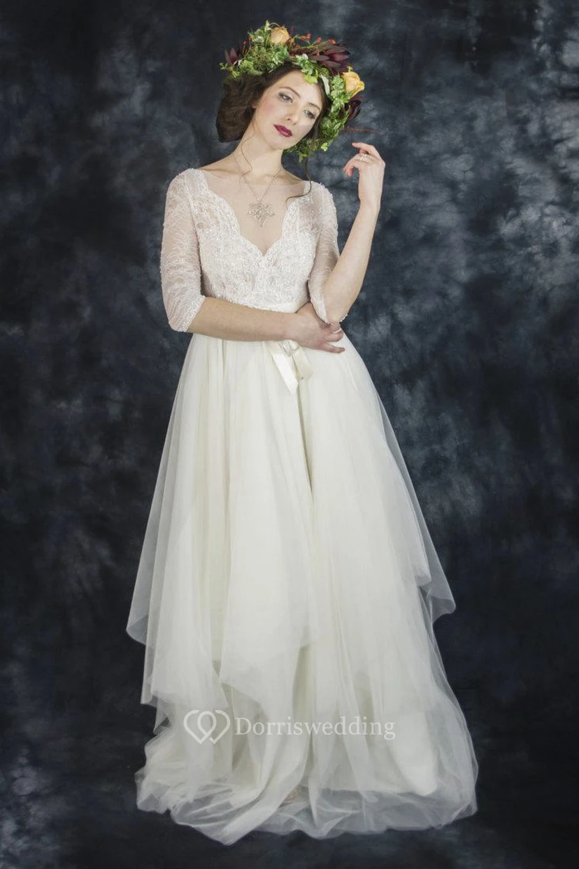 Robe vintage en tulle et dentelle, col en V, manches mi-longues et nœud drapé view 2