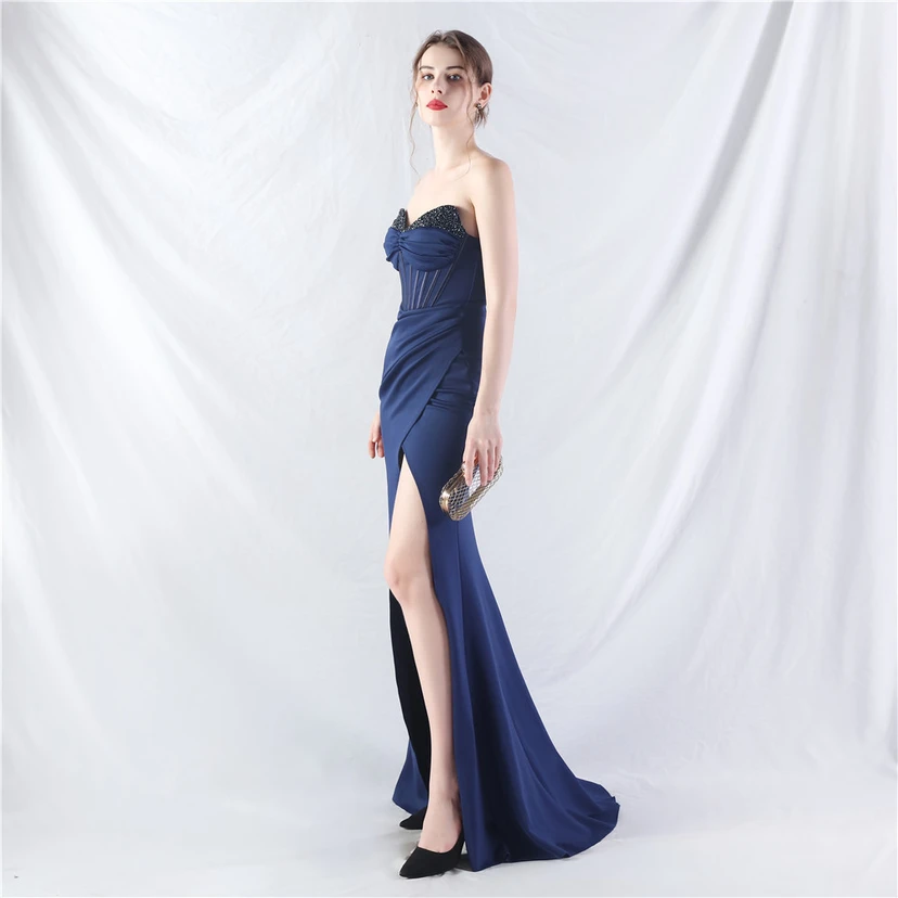 Vestido de noche de alta gama con cintura de espiga, elaborado con cuentas y forma elaborada. view 4