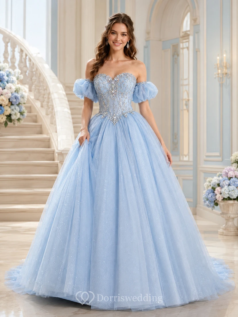 Himmelblaues schulterfreies Ballkleid mit Puffärmeln und Glitzertüll, Kapellenschleppe, Quinceañera-Kleid