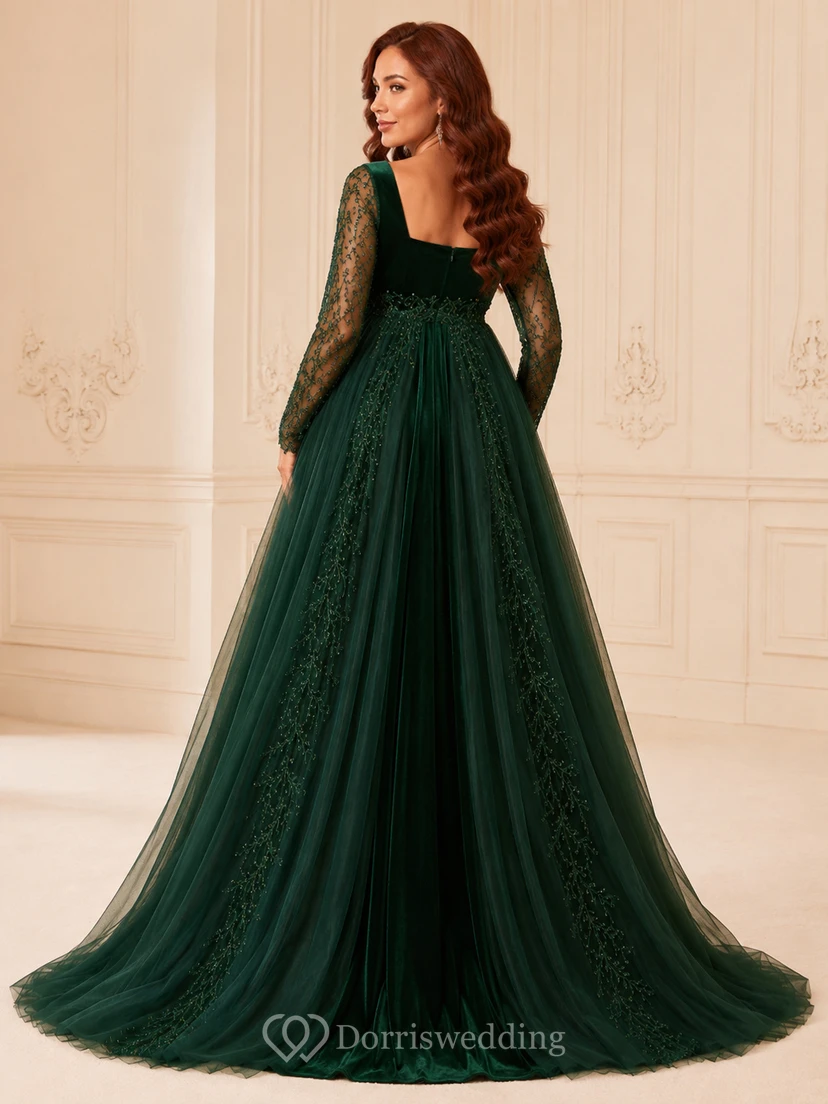 Dunkelgrünes Ballkleid „Waldprinzessin“, bodenlang, quadratisch geschnitten, lange Ärmel, aus Tüll, dezentes Umstandskleid view 2