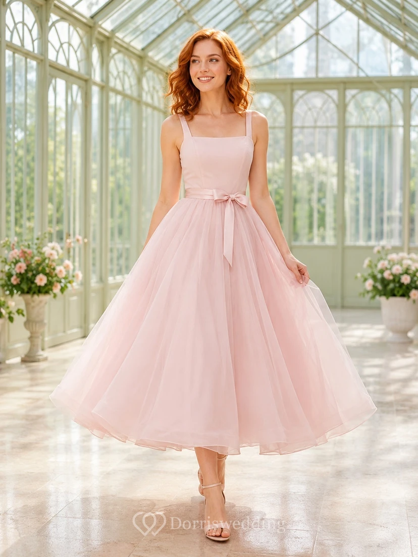 Vestido de dama de honor de gala largo midi con tirantes finos, escote cuadrado y lazo de tul, color rosa empolvado.