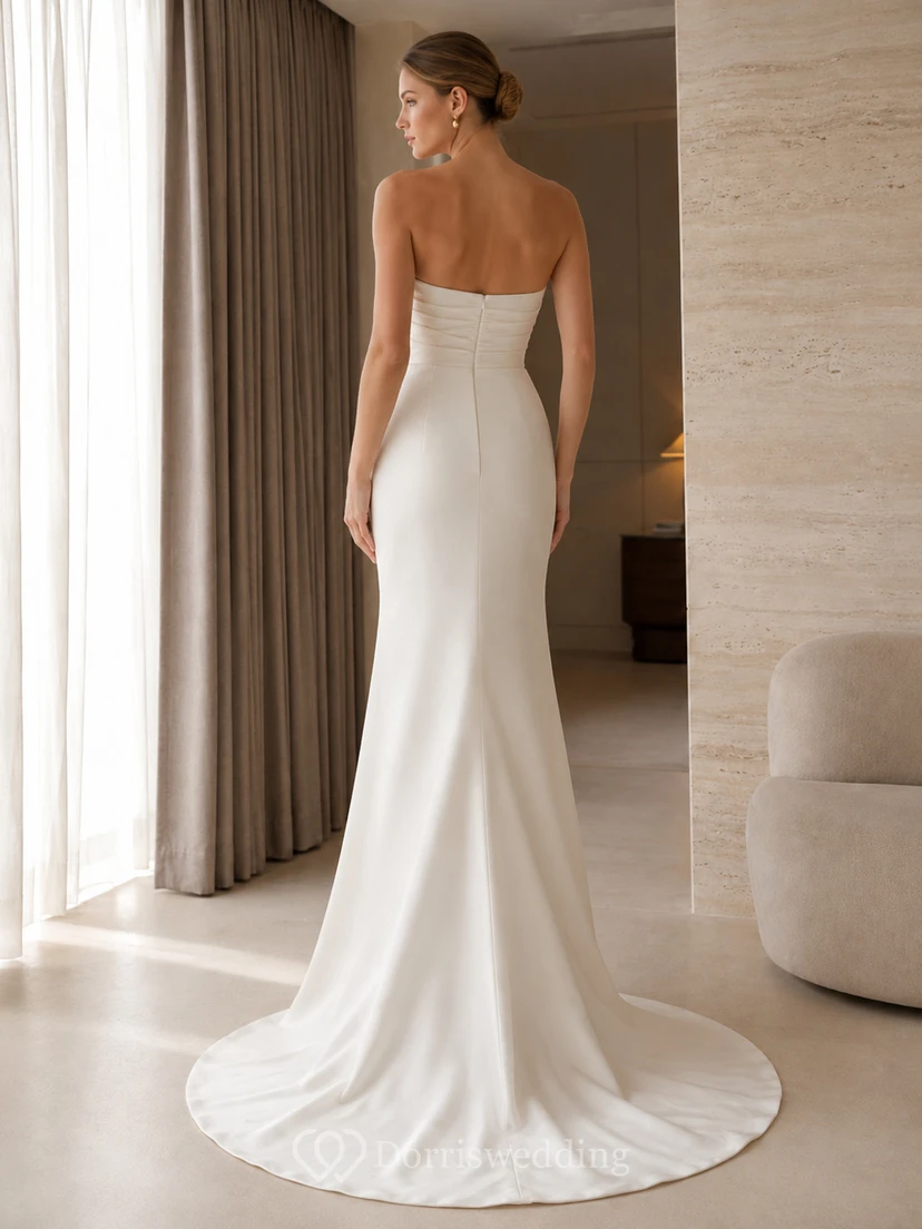 Robe de mariée sirène en satin, bustier, col droit, longueur au sol view 2