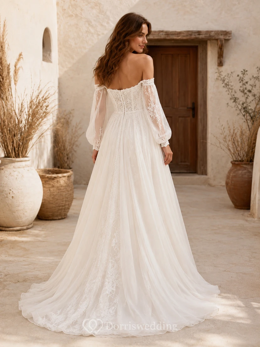 Robe de mariée bohème trapèze à épaules dénudées, décolleté cœur, manches longues en dentelle, traîne balayée view 2
