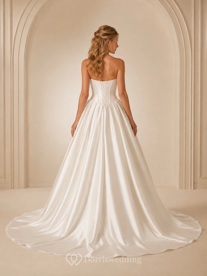 Vestido de novia minimalista de satén, estilo princesa, sin tirantes, con escote corazón y cola larga. view 2
